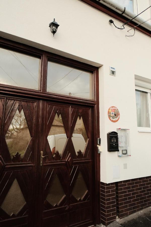Kishaz Apartman Эгер Экстерьер фото