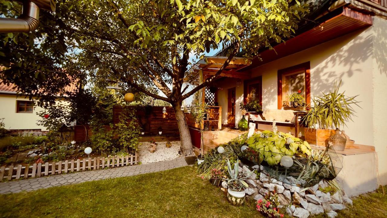 Kishaz Apartman Эгер Экстерьер фото